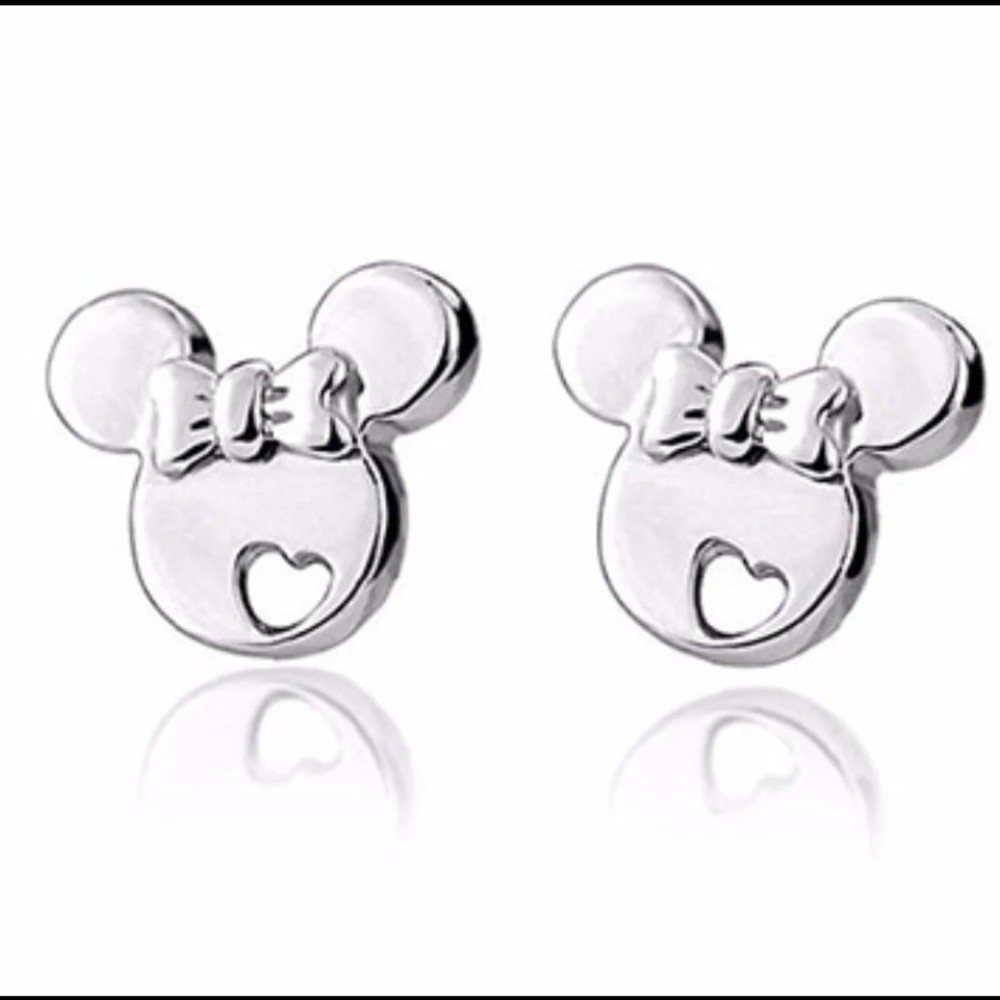 🚫SOLD🚫 Minnie Mouse shaped silver stud earrings